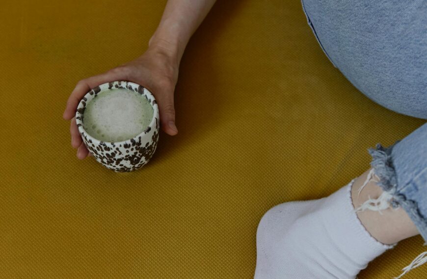 Does Your Matcha Smell Like Grass? It shouldn’t.